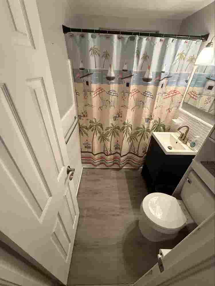 Private furnished room w/bathroom