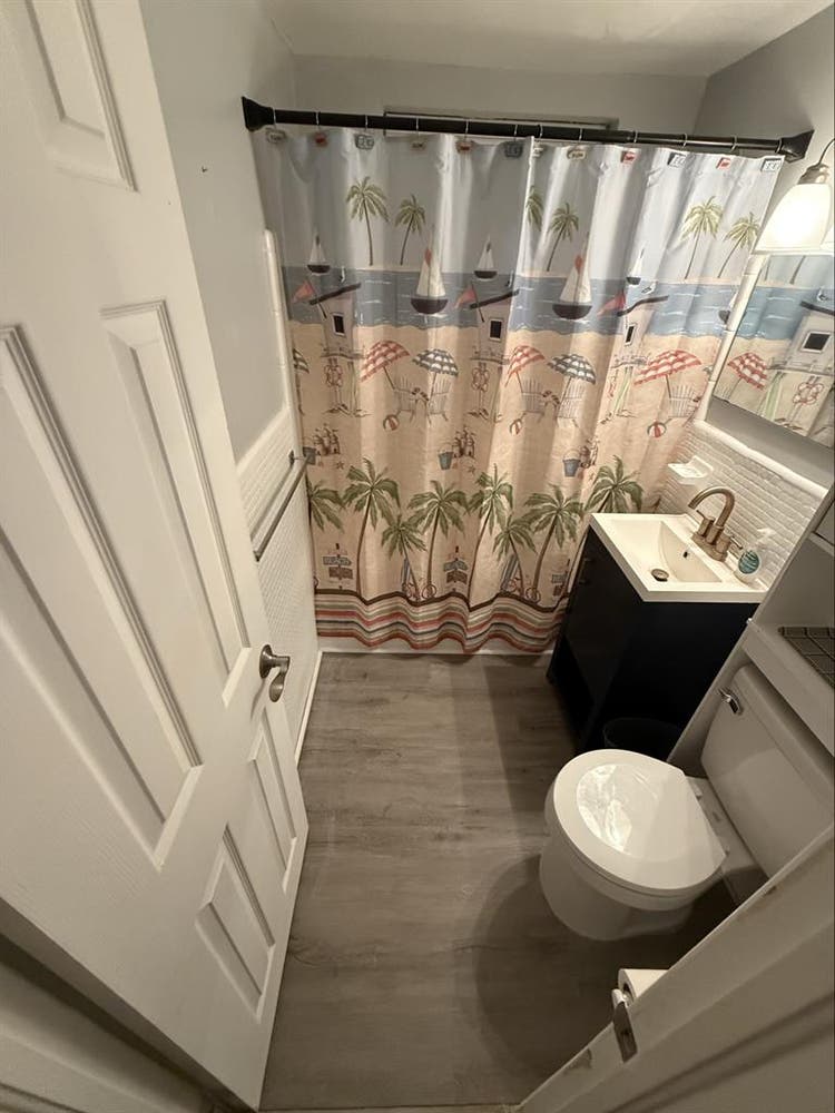 Private furnished room w/bathroom