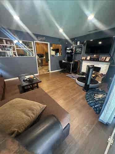 Room for rent!!