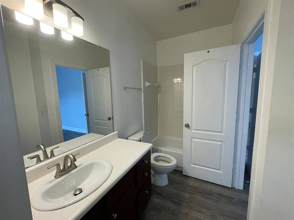 4 BR in Austin