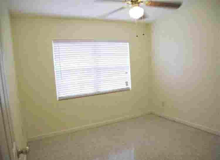 Cozy room in College Park available