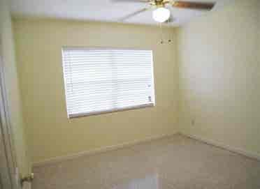 Cozy room in College Park available
