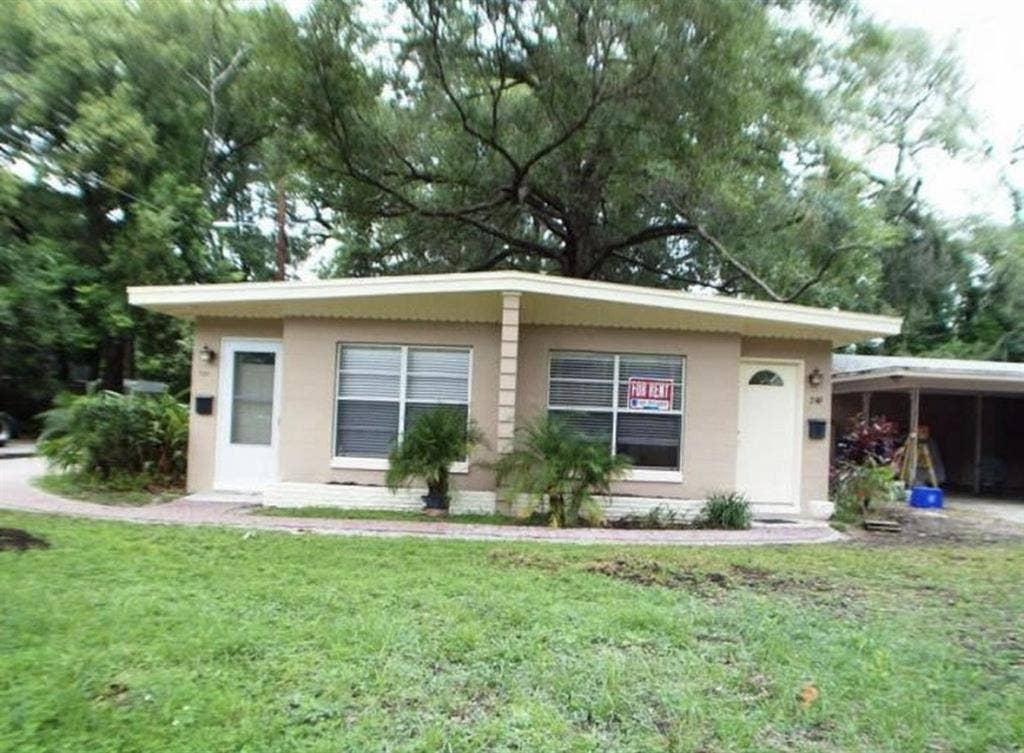Cozy room in College Park available