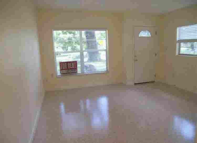 Cozy room in College Park available
