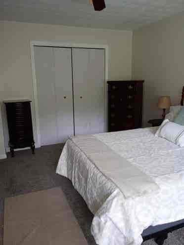 Room to rent in a nice neighborhood