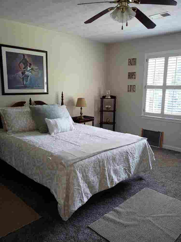 Room to rent in a nice neighborhood