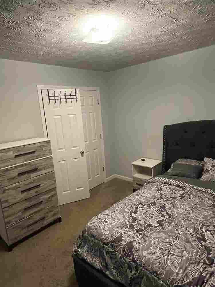 2 rooms available