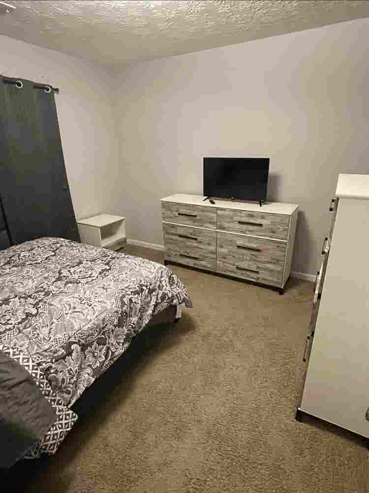 2 rooms available