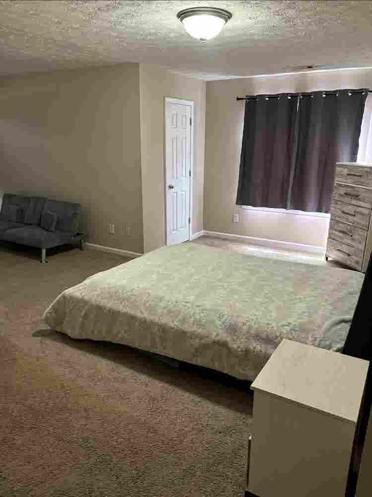 2 rooms available