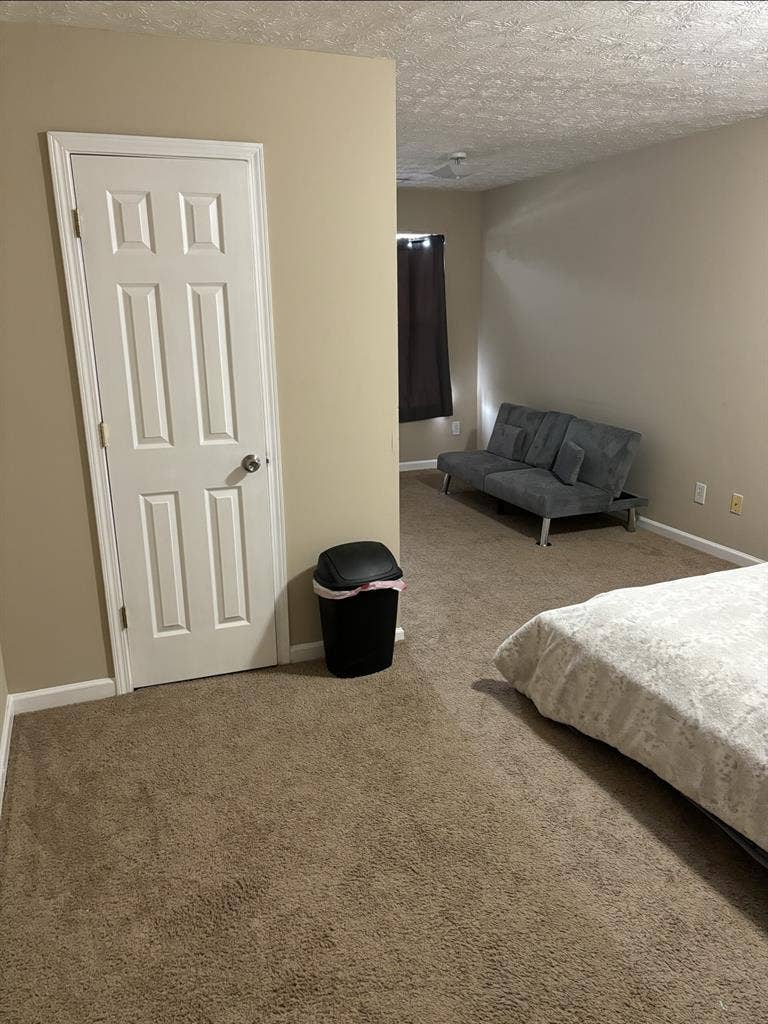 2 rooms available