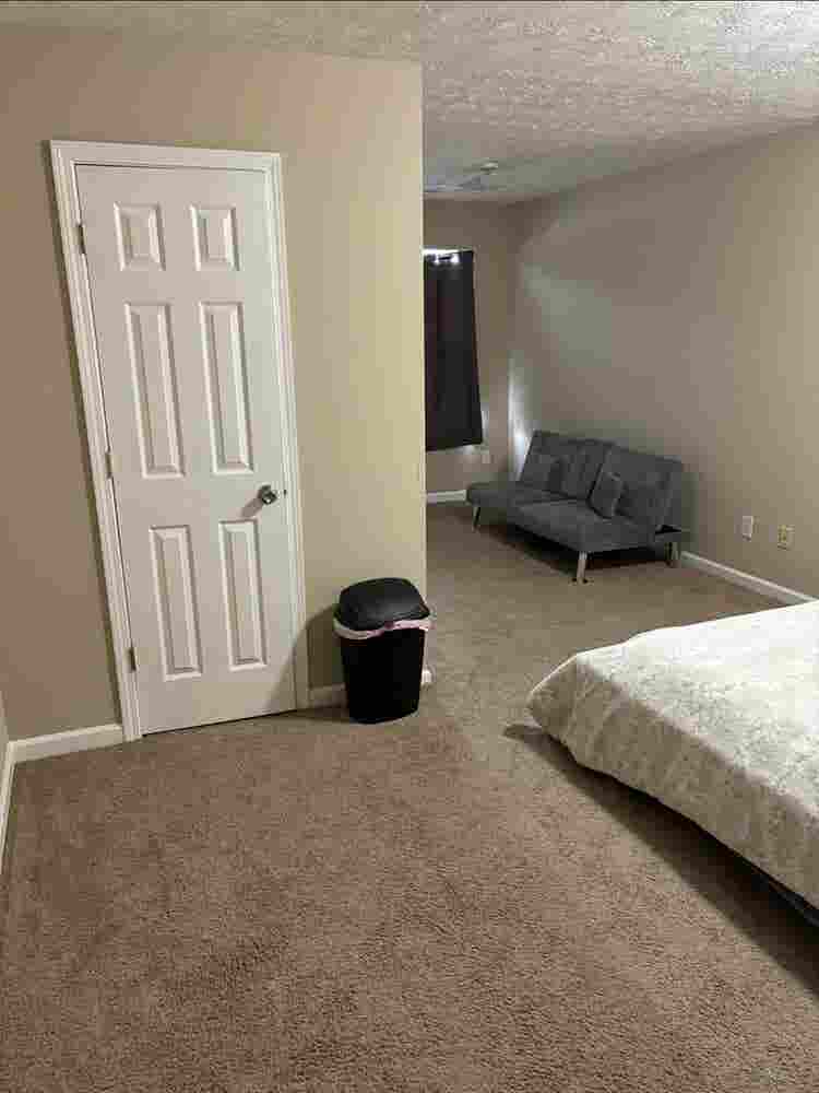 2 rooms available