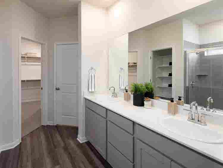Room for rent in brand new house!!!