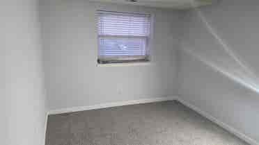 Looking for a mature roomate