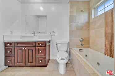 BEDROOM + OFFICE IN HEART OF CULVER