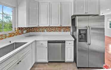 BEDROOM + OFFICE IN HEART OF CULVER