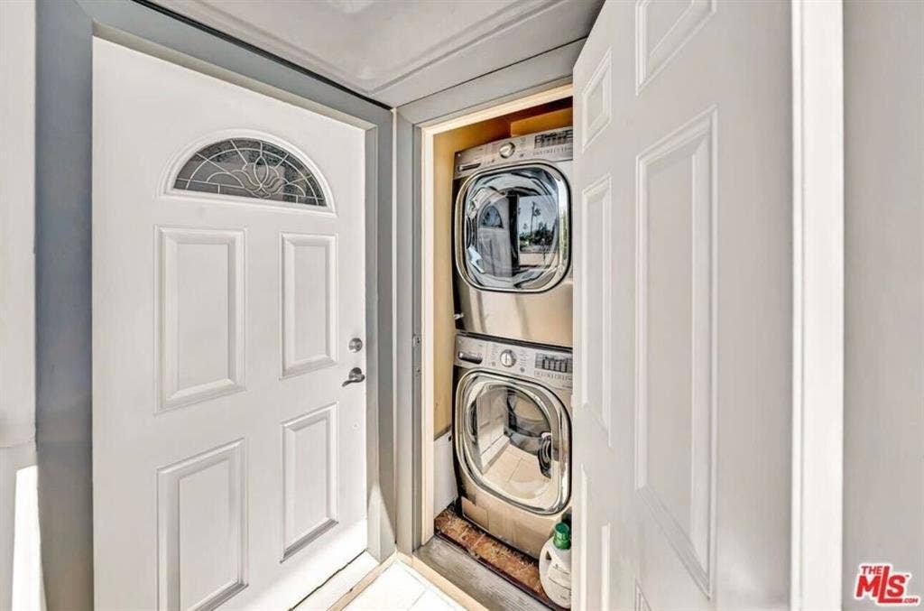 BEDROOM + OFFICE IN HEART OF CULVER