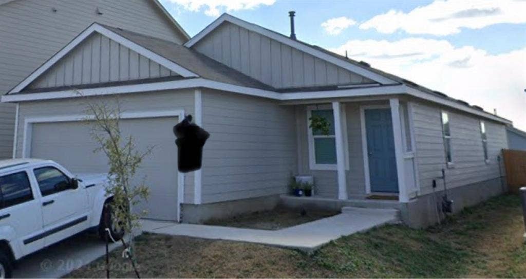 Room for rent available