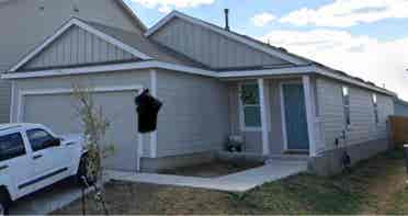 Room for rent available