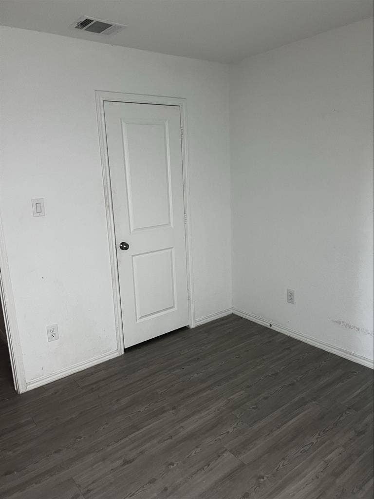 Room for rent available