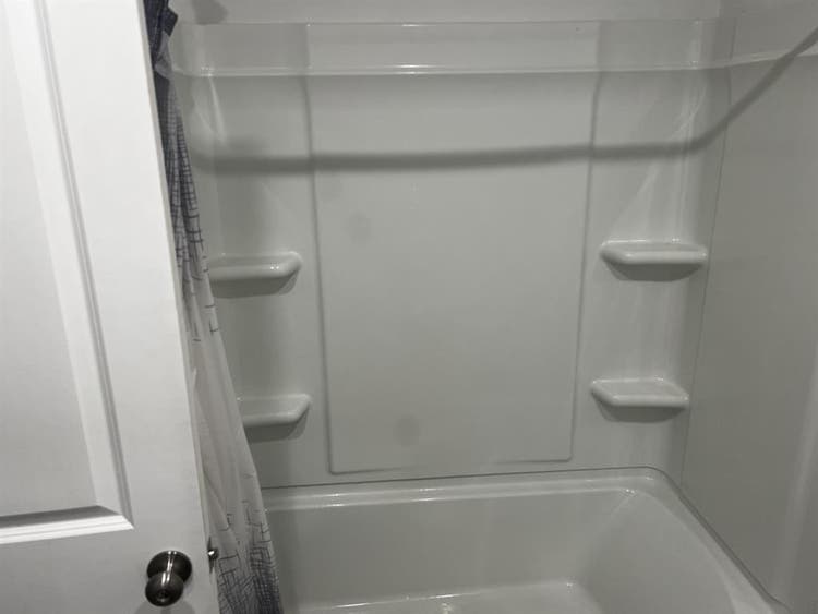 Room for rent available
