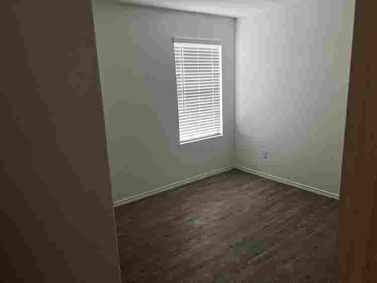 Room for rent available