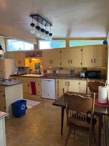 Rooms available on the West Side