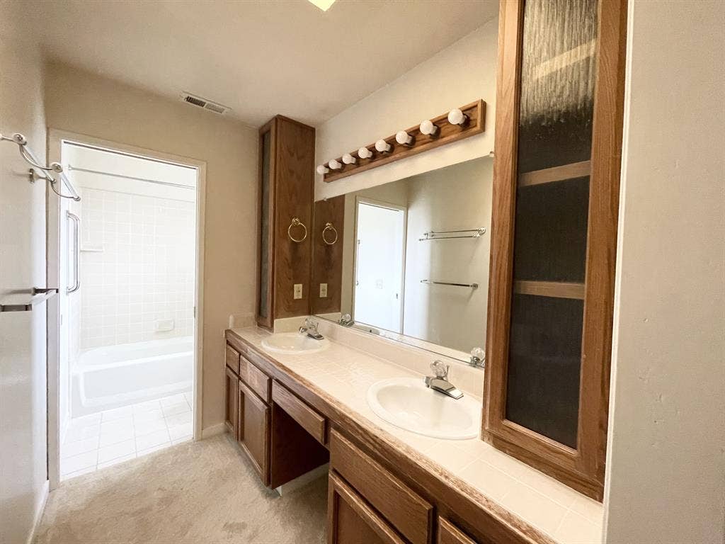 Master bd Private Bath DeAnza/Apple