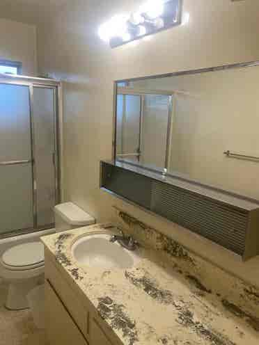 Glendale Room w Private Bath