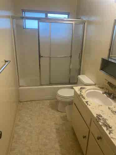 Glendale Room w Private Bath
