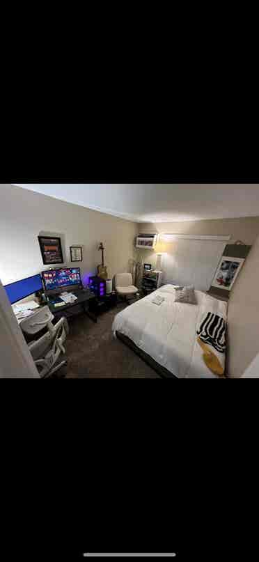 Room for Rent in Naperville!