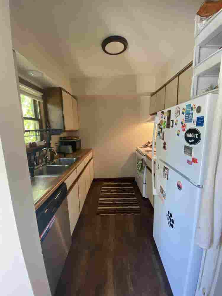 Looking for roommate