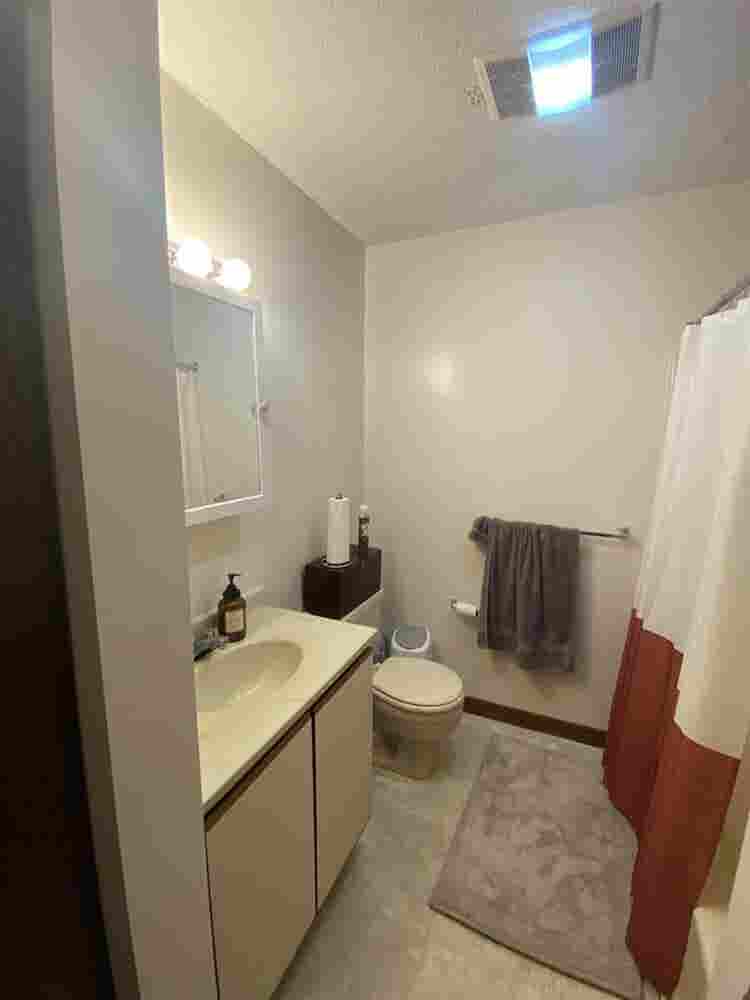 Looking for roommate