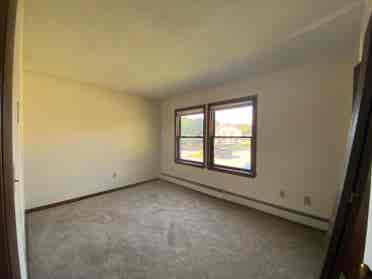 Looking for roommate