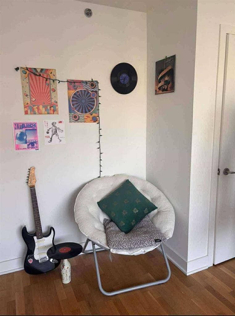 URGENT: Looking for a roommate!