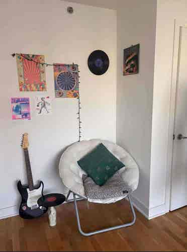 URGENT: Looking for a roommate!