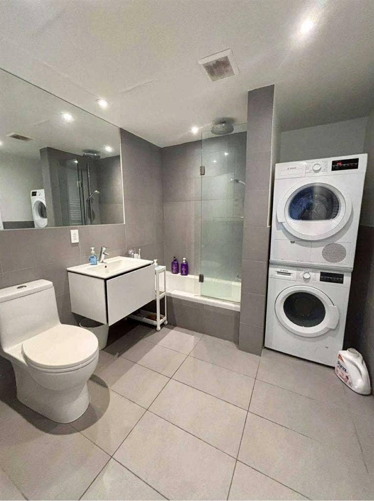 URGENT: Looking for a roommate!