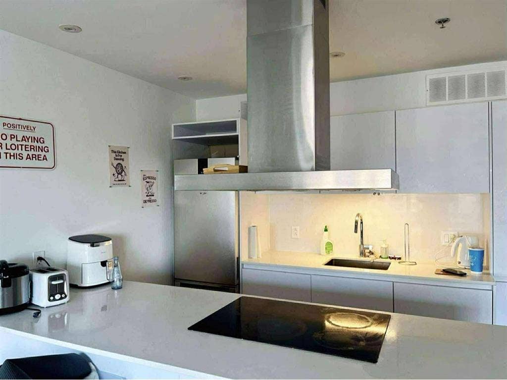 URGENT: Looking for a roommate!