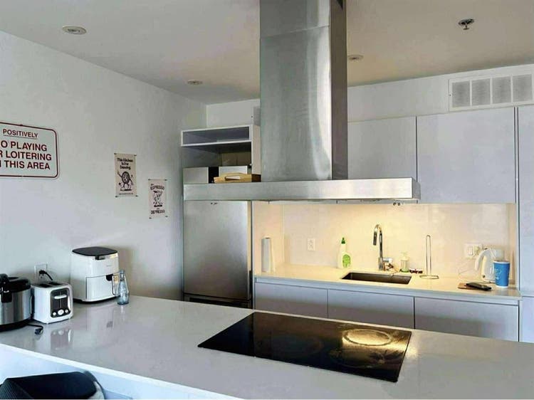 URGENT: Looking for a roommate!