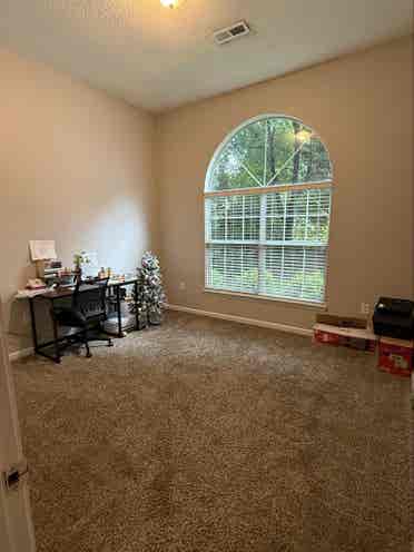 Room for rent. 
Need deposit.