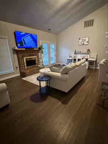 Room for rent. 
Need deposit.