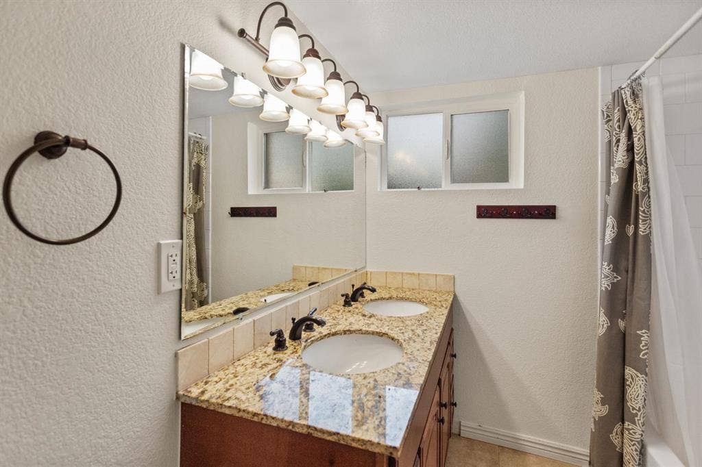 4 BR in Denver