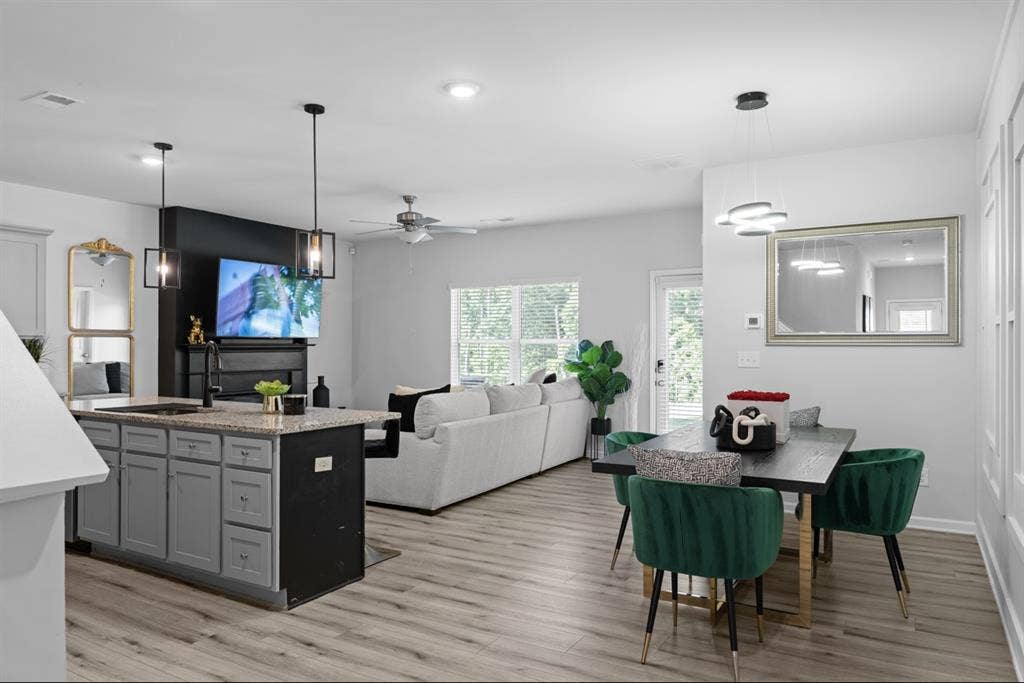 New Furnished Townhome Lithonia