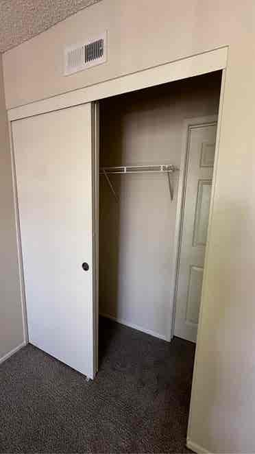 Looking for a girl roommate!