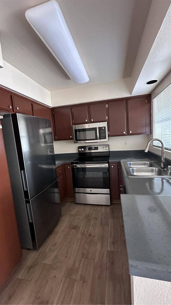 Looking for a girl roommate!