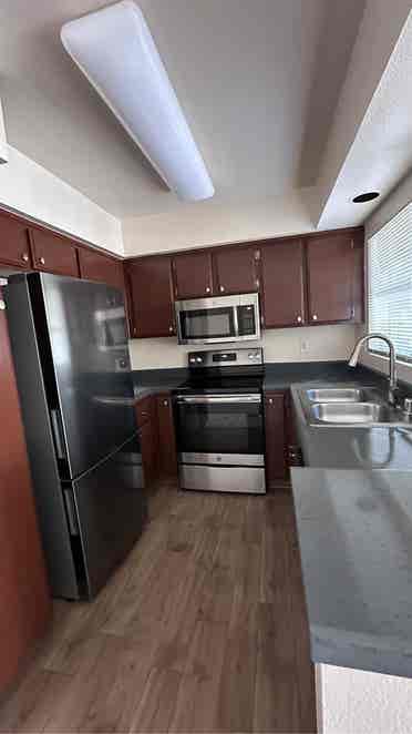 Looking for a girl roommate!