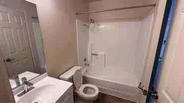 Looking for a girl roommate!