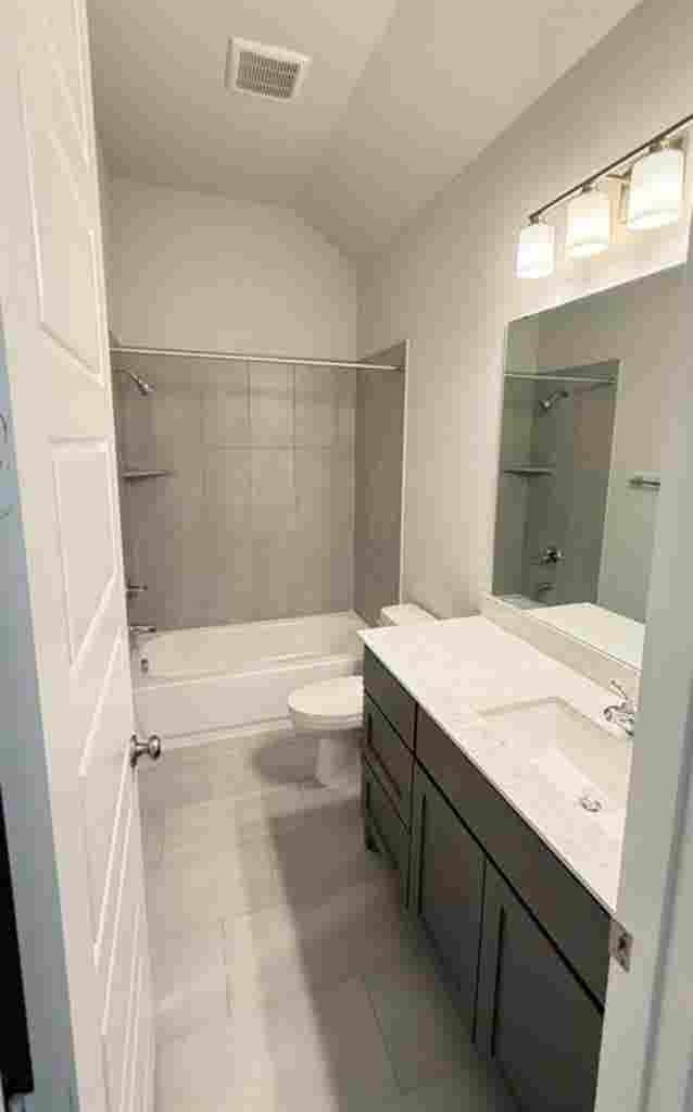 Spacious Room for rent….
