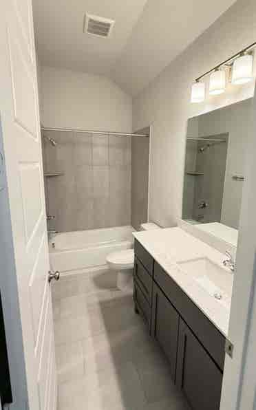 Spacious Room for rent….