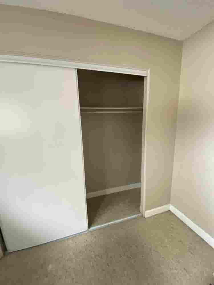 Looking for a roommate for October