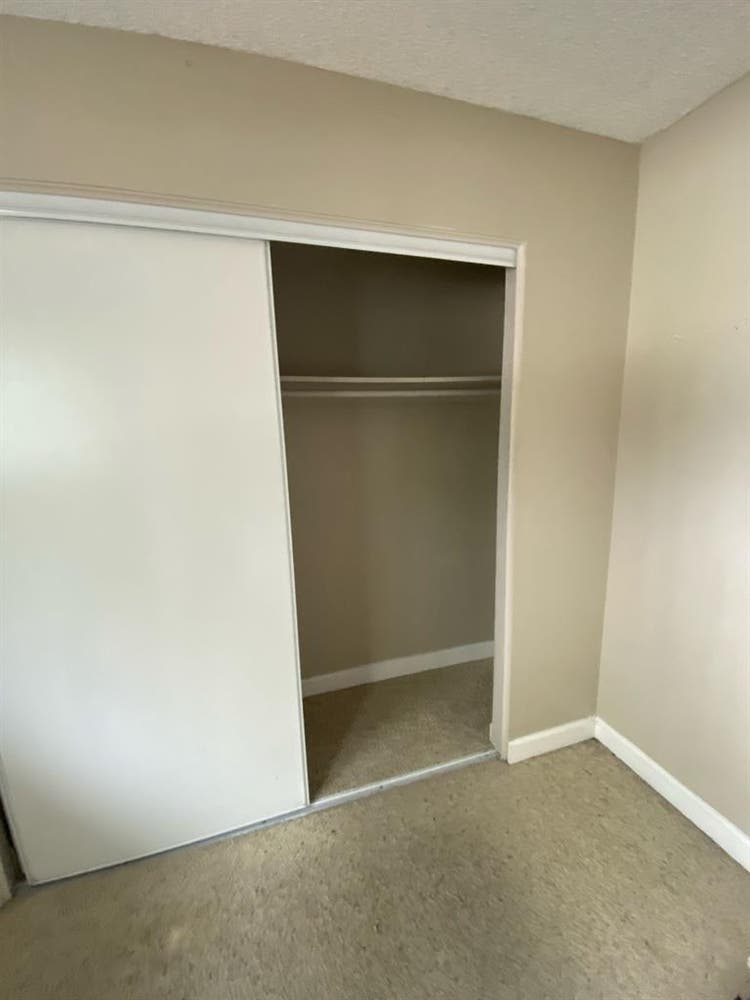 Looking for a roommate for October